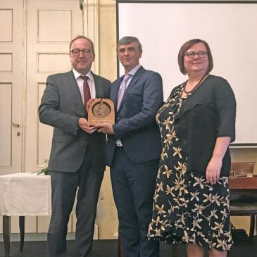 Lőrincz Csaba-díjat kapott a kárpátaljai nyelvészprofesszor